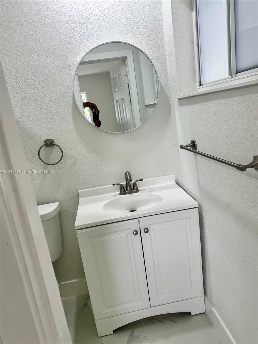 2150 N 66th Avenue Property Photo 16