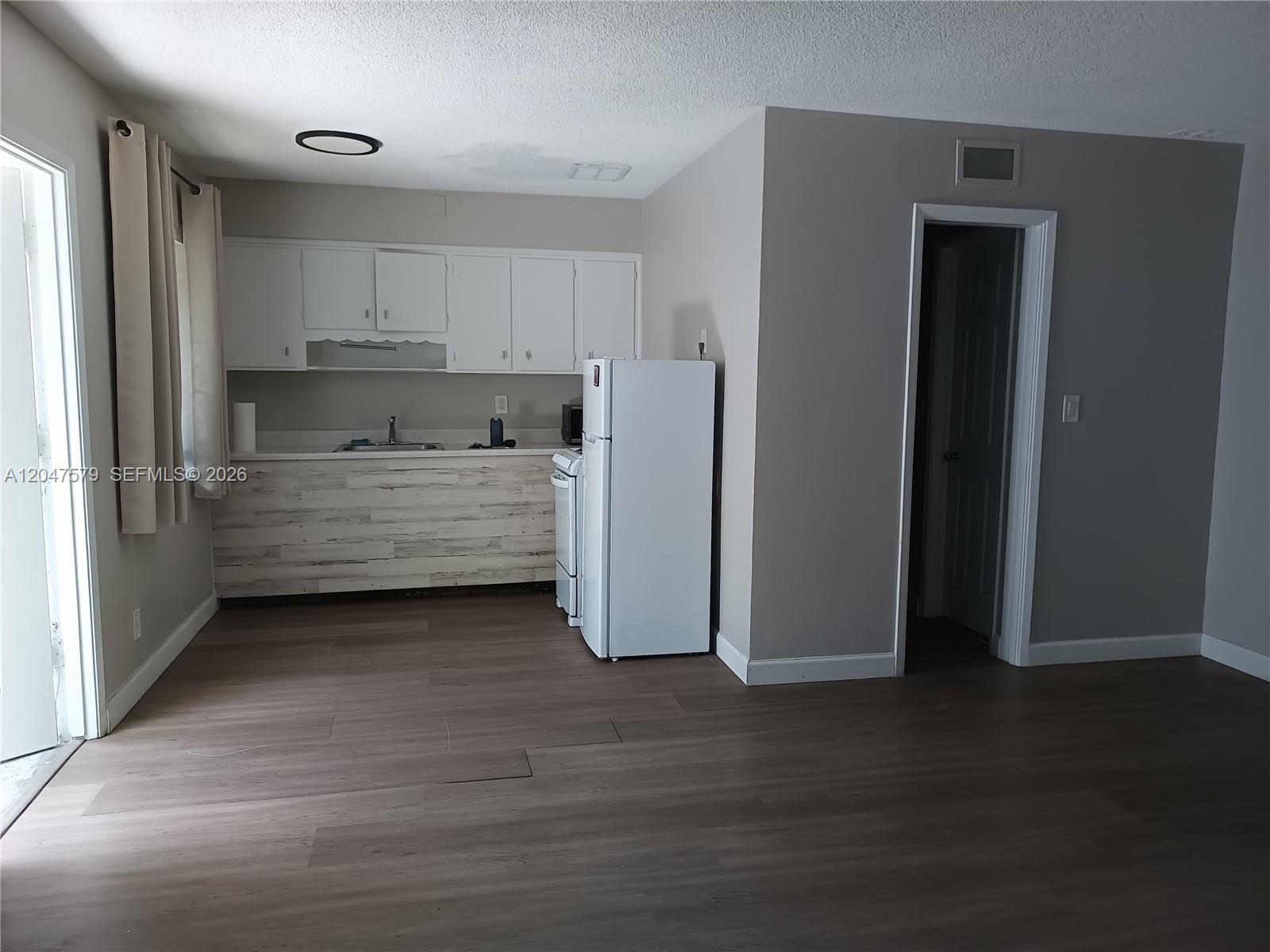 A12047579 Property Photo 4