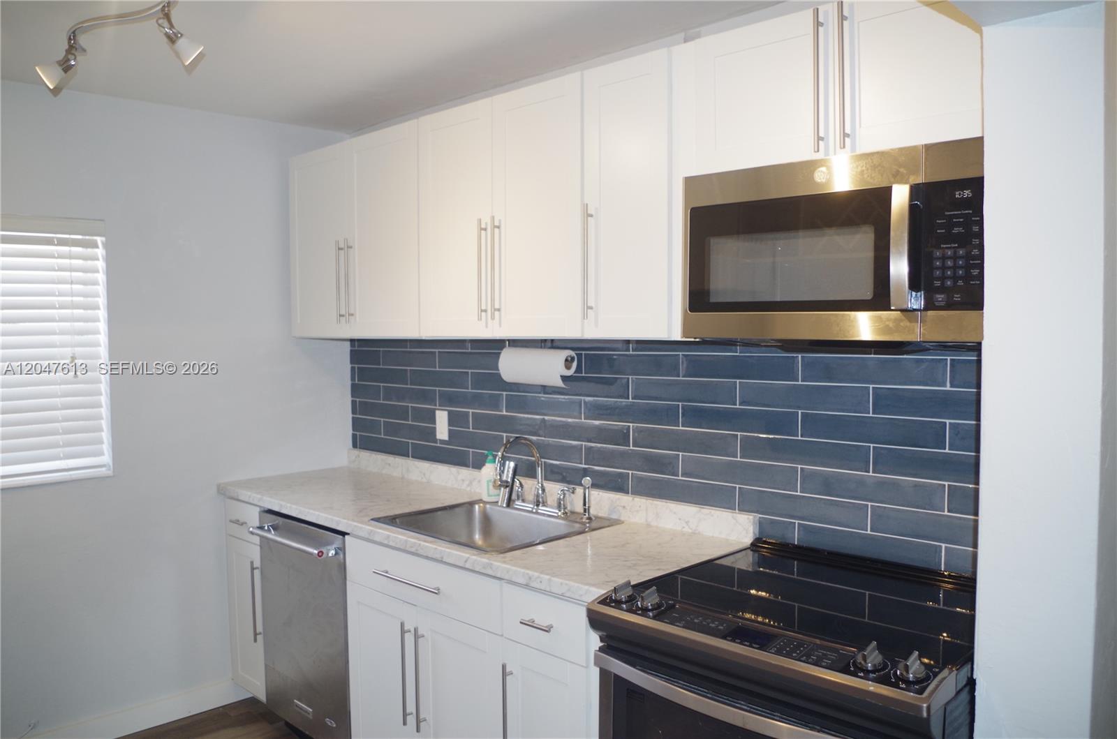 5465 N Andrews Avenue Property Photo 1