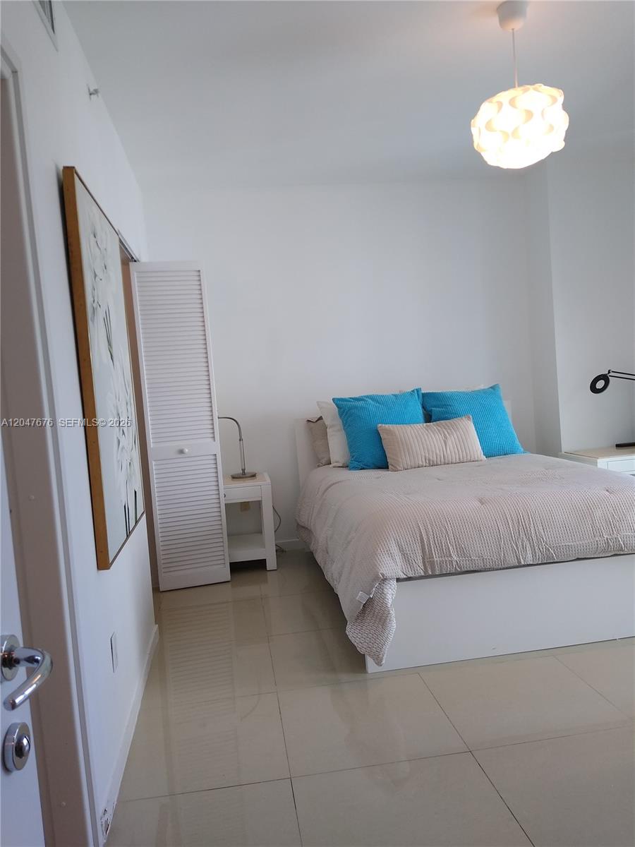 300 S Biscayne Boulevard T-2905 Property Photo 18