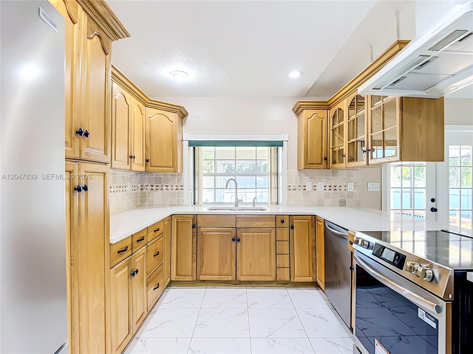8209 Chaucer Drive Property Photo 14