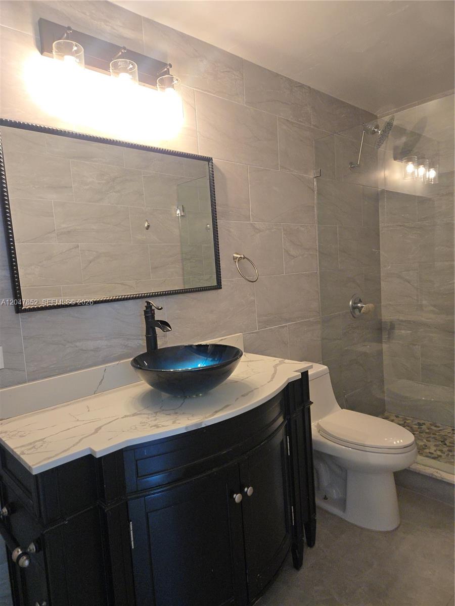 A12047852 Property Photo 5