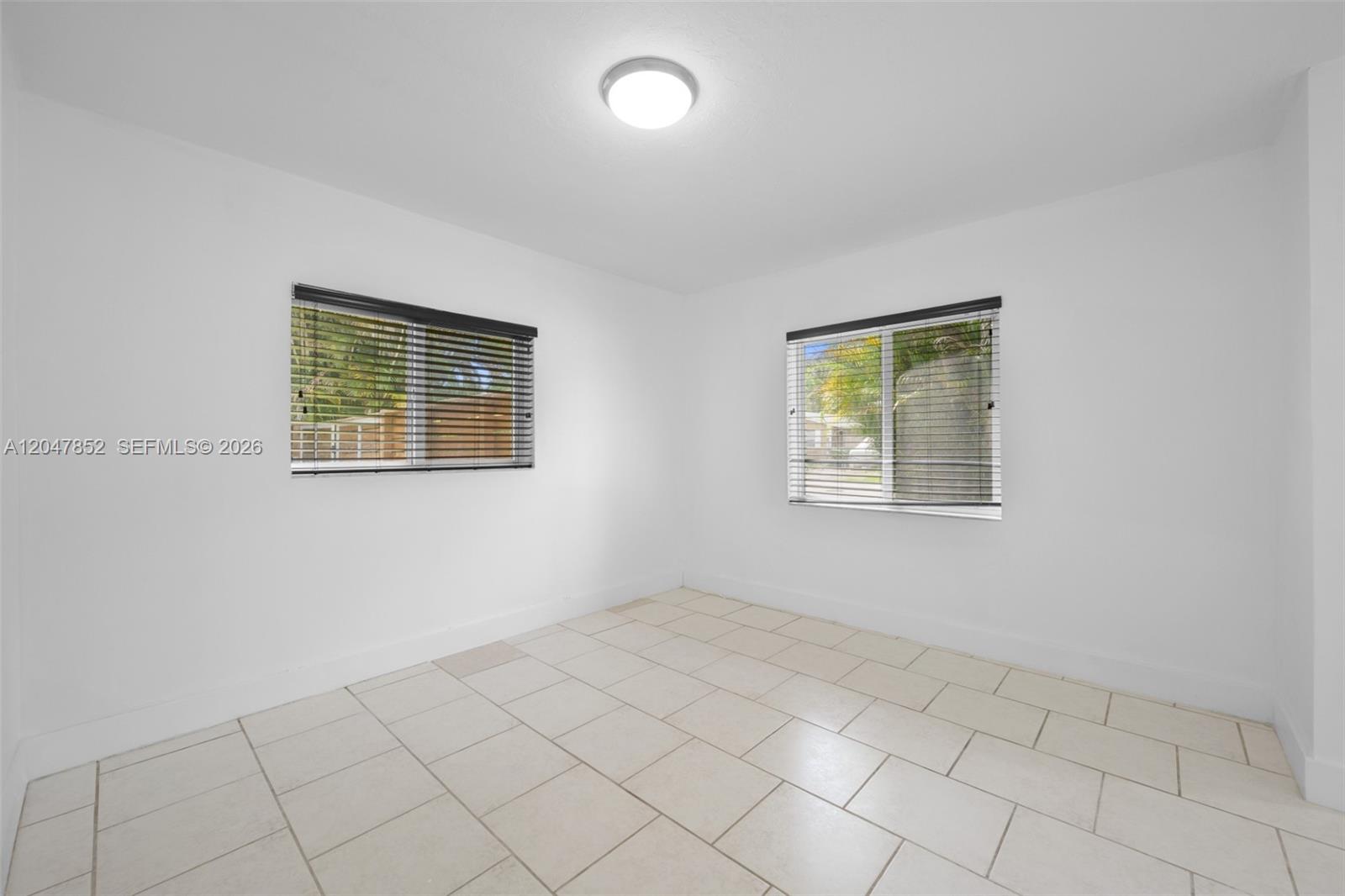 A12047852 Property Photo 14