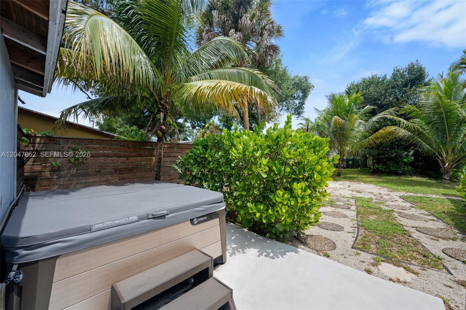 A12047852 Property Photo 23