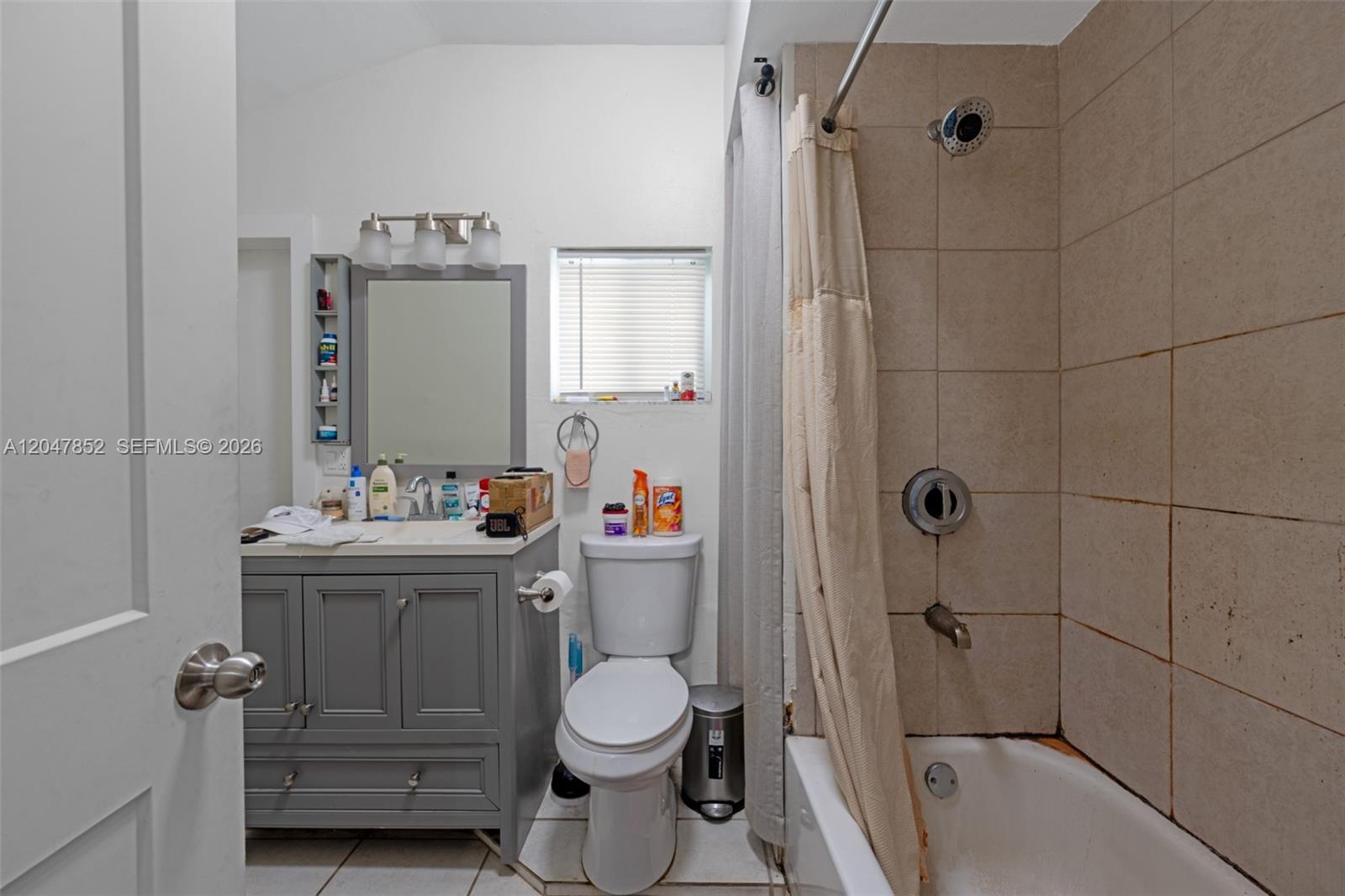 A12047852 Property Photo 31