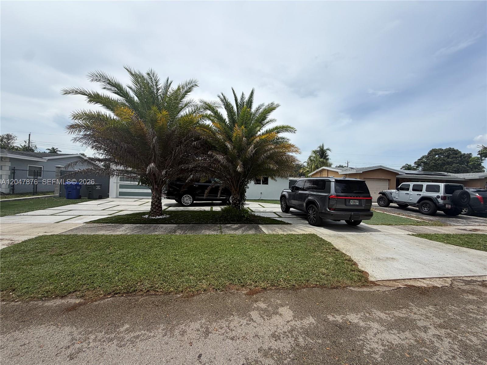 7525 Roosevelt Street Property Photo 2