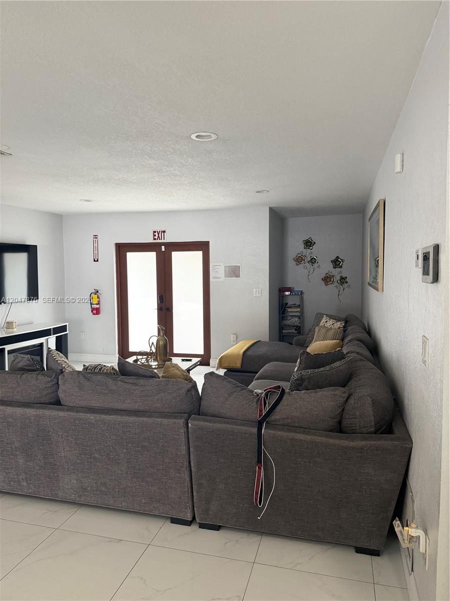 7525 Roosevelt Street Property Photo 6