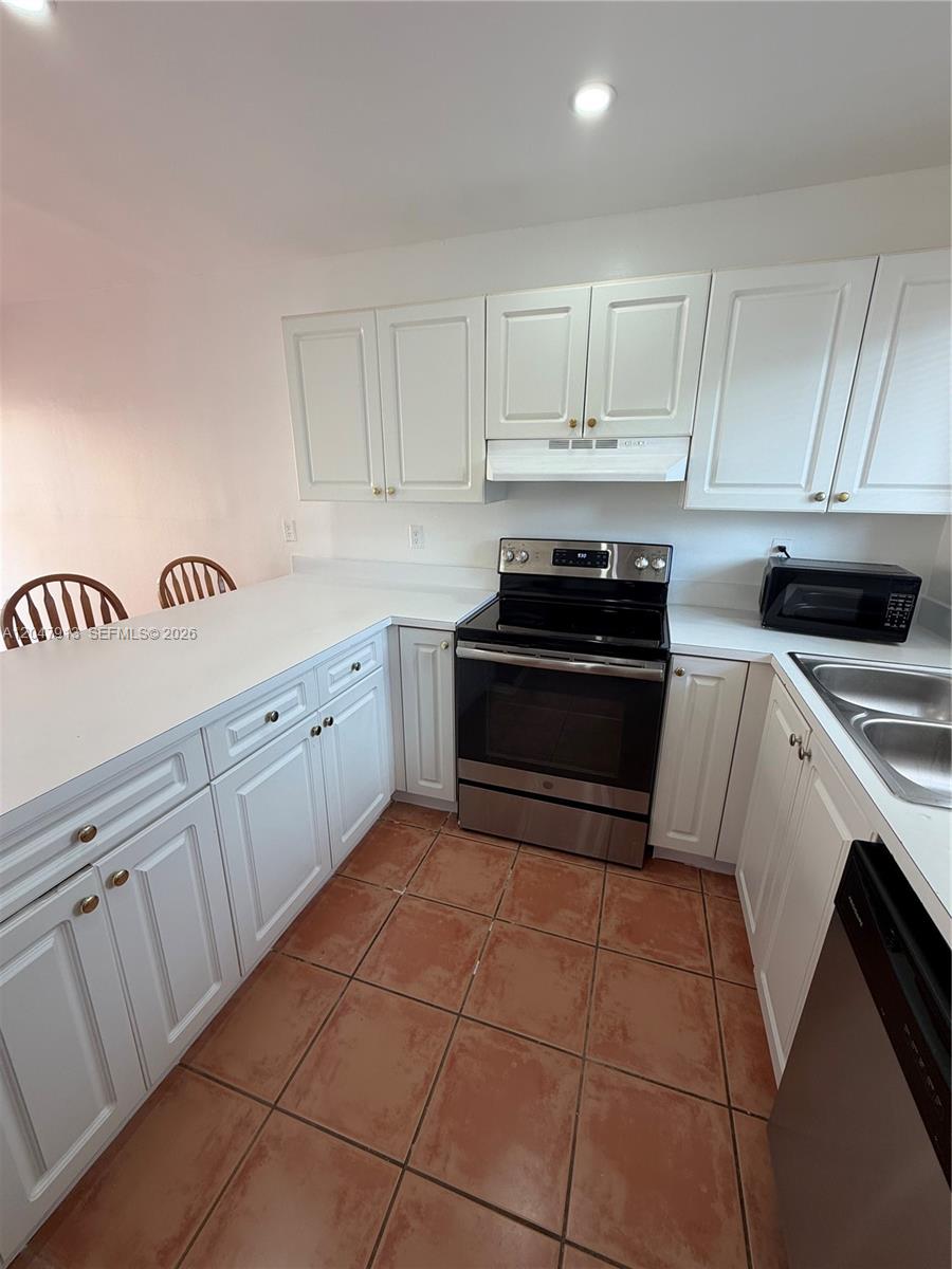 6245 Kendale Lakes Circle 208 Property Photo 4