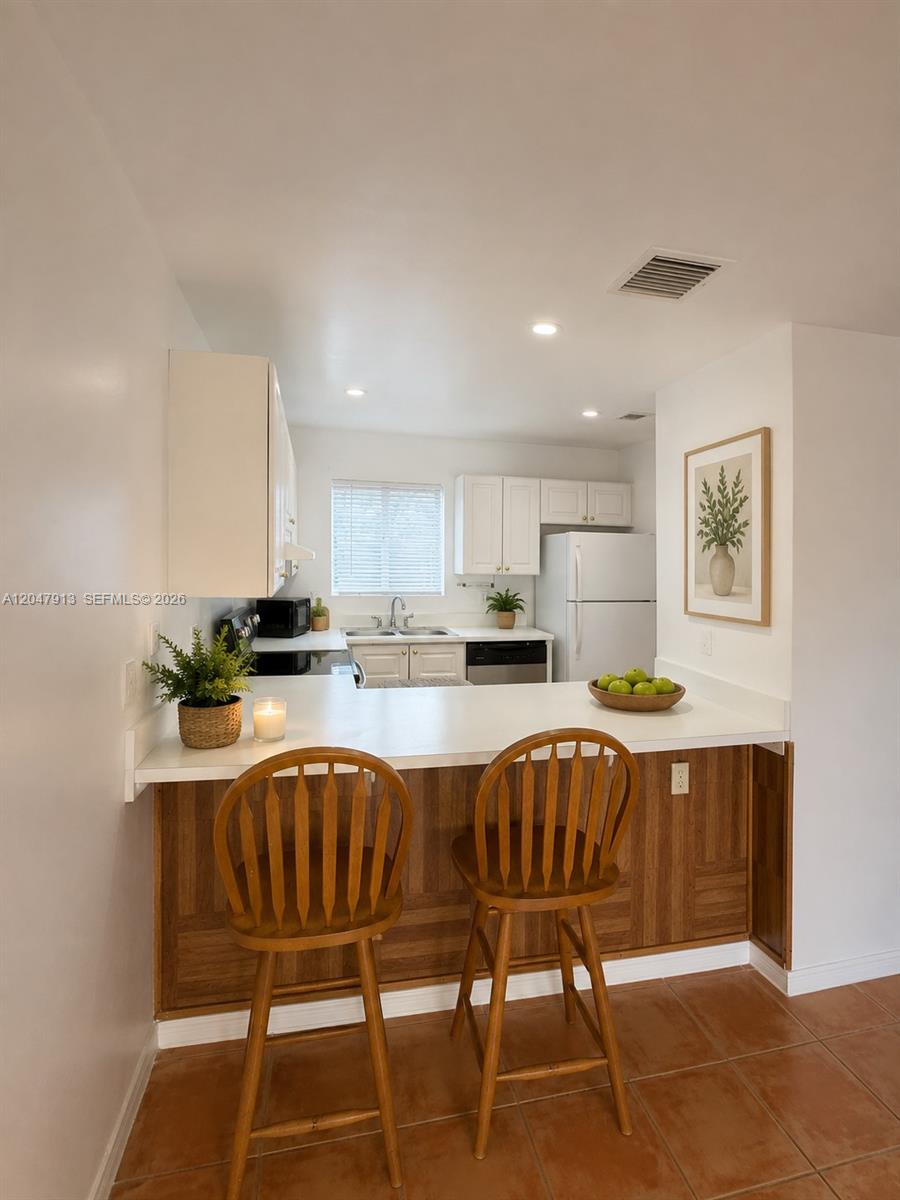 6245 Kendale Lakes Circle 208 Property Photo 6