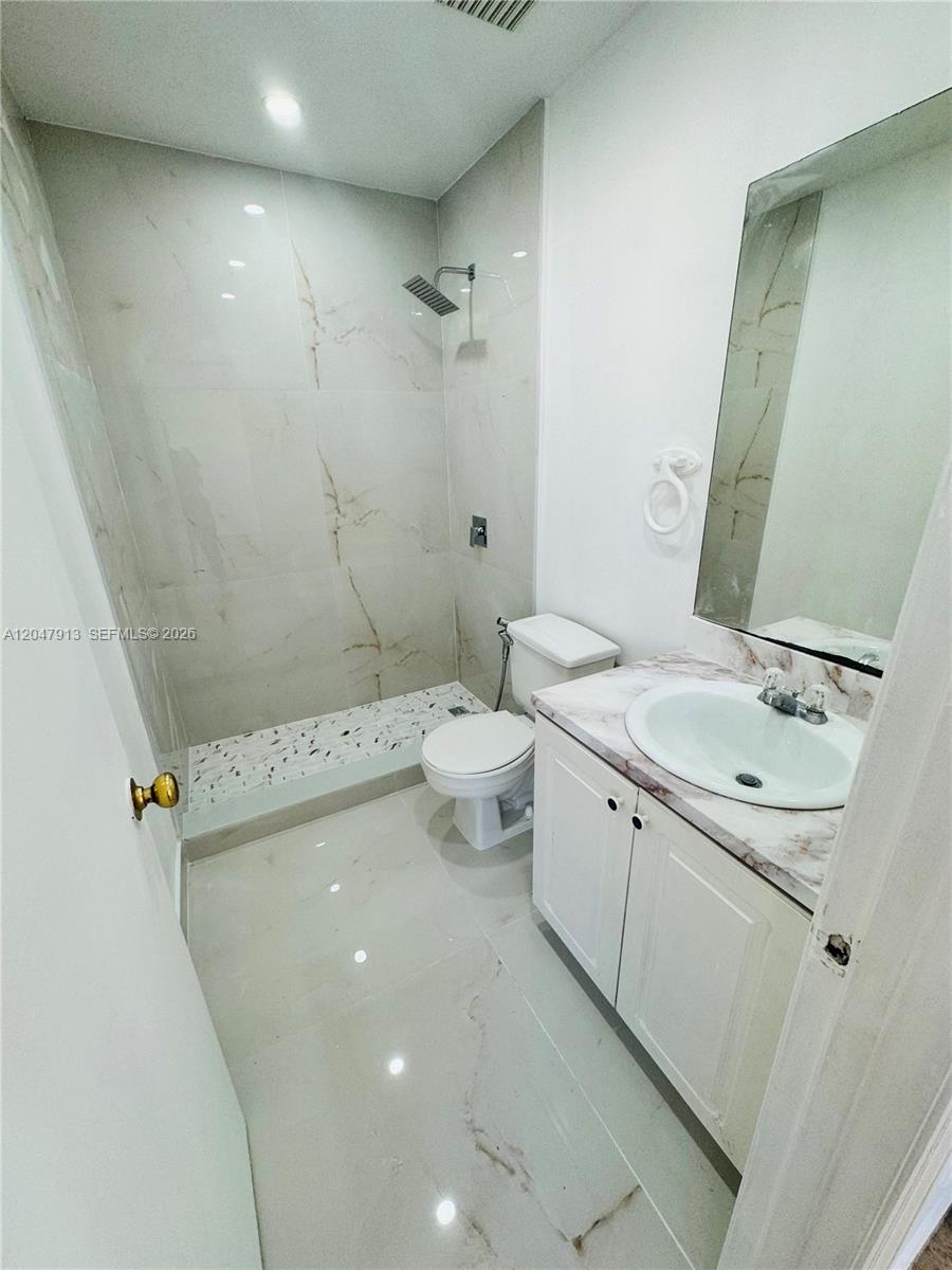 6245 Kendale Lakes Circle 208 Property Photo 22
