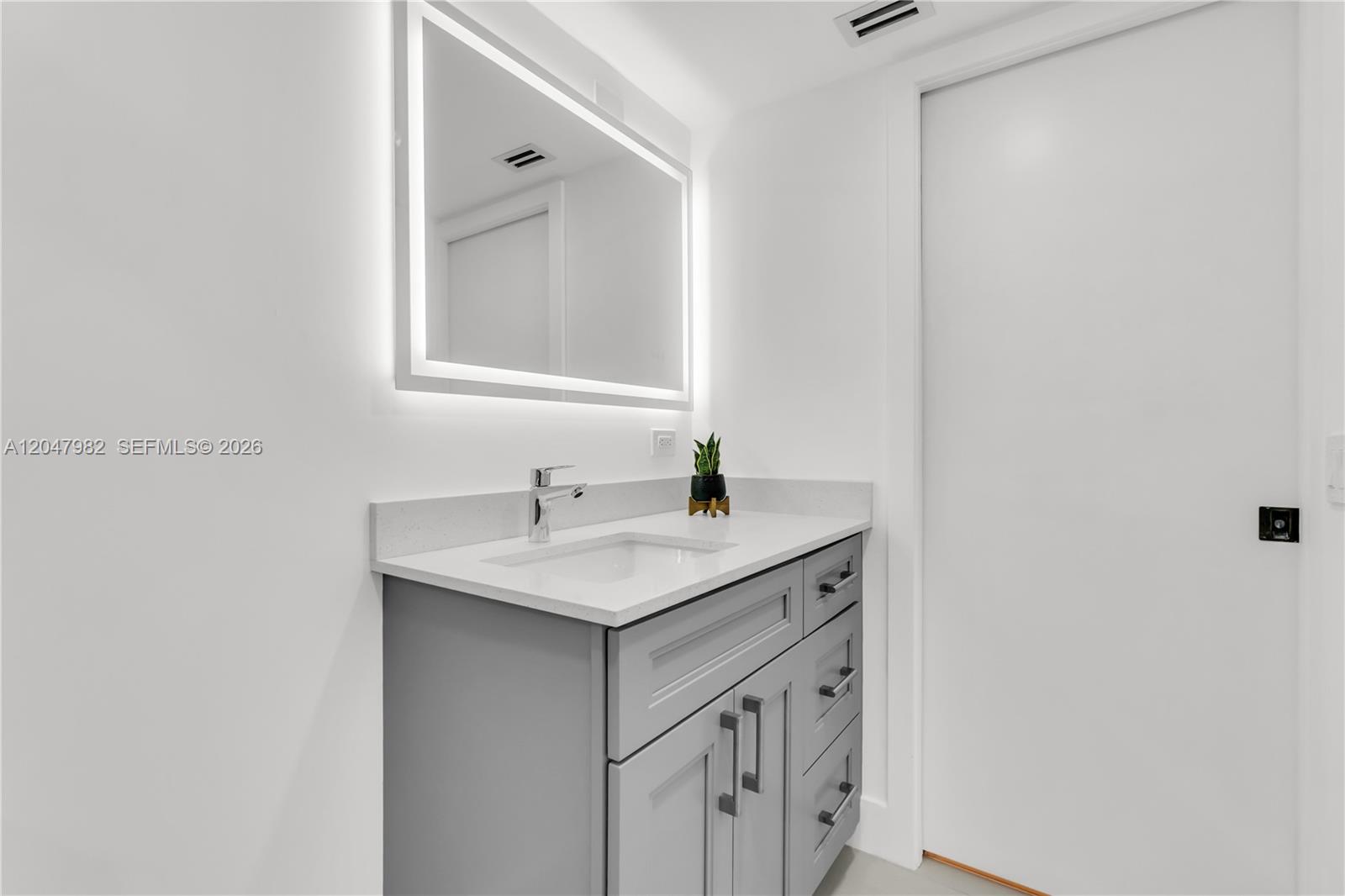 2101 Lucaya Bend E1 Property Photo 29