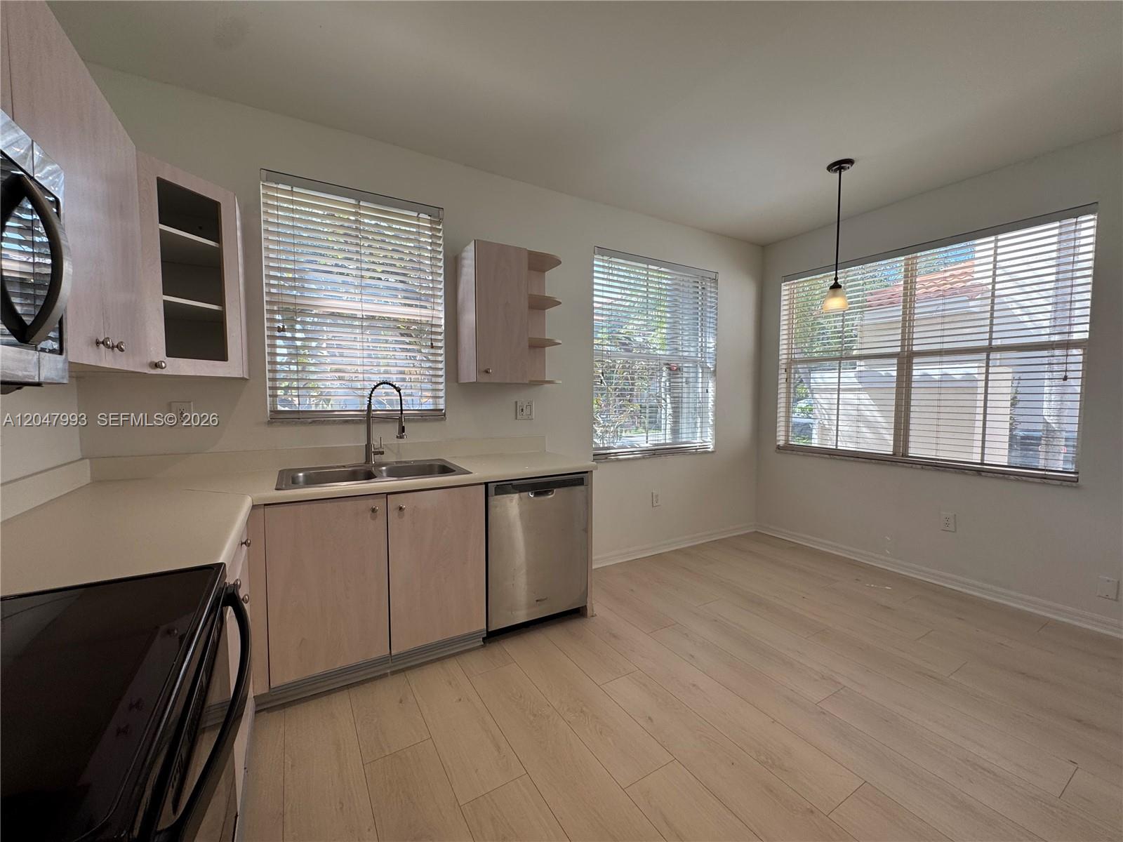 1595 Seagrape Way - Property Photo 5