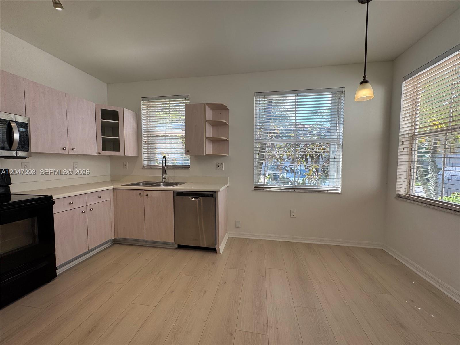 1595 Seagrape Way - Property Photo 11