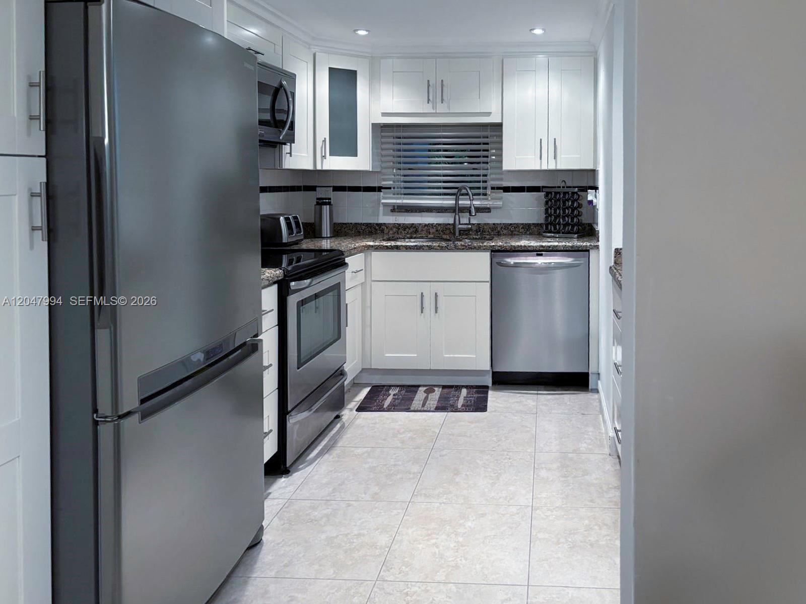 A12047994 Property Photo 15