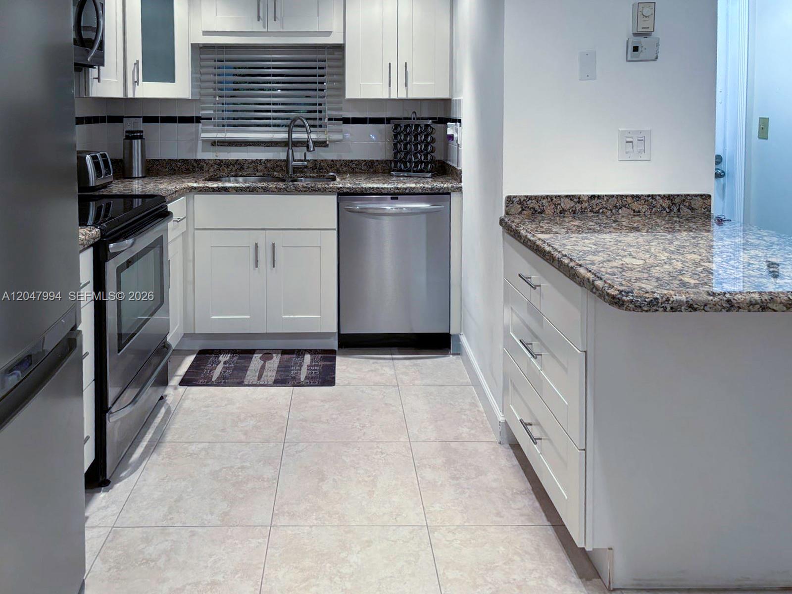A12047994 Property Photo 16