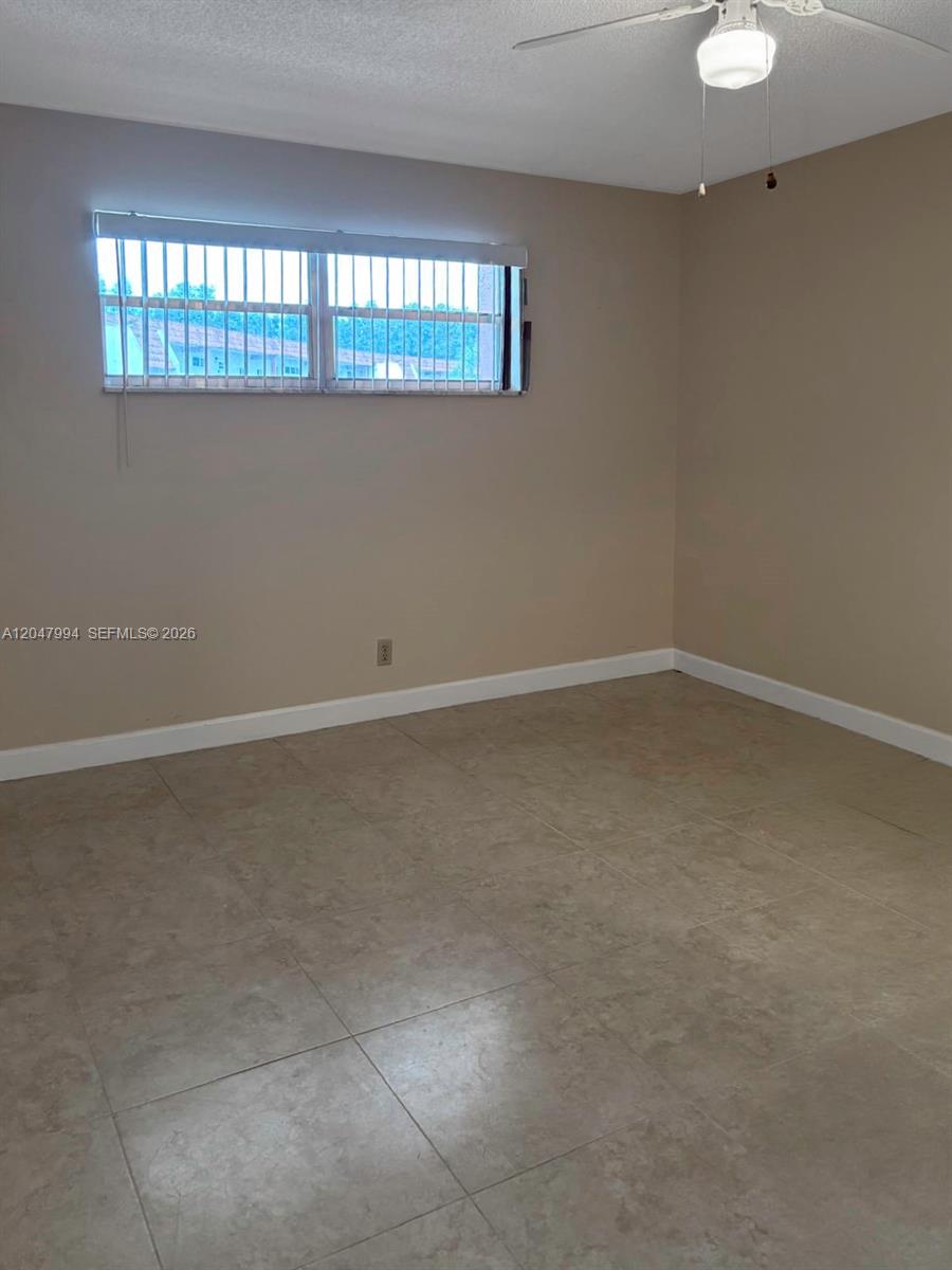 A12047994 Property Photo 19