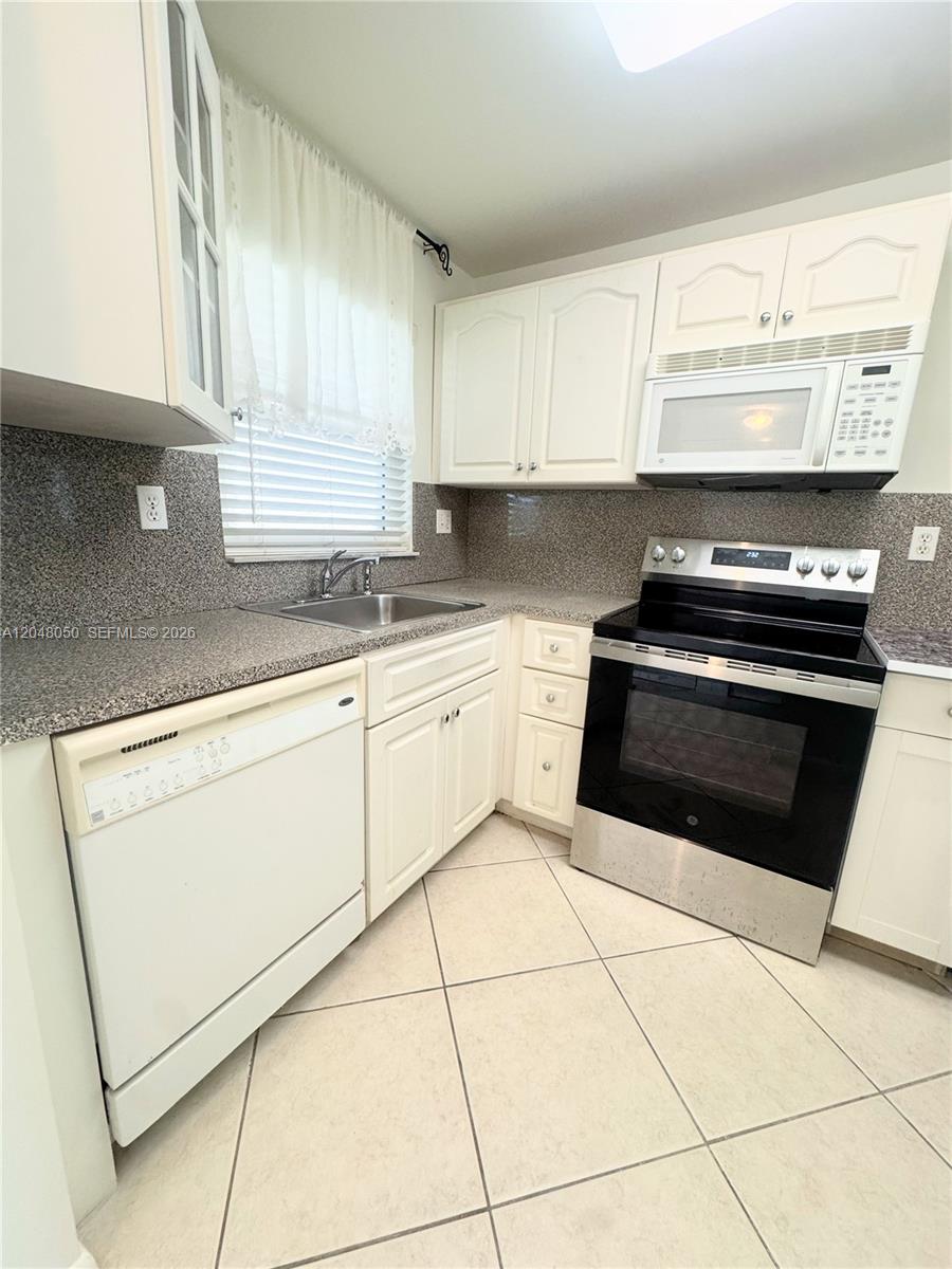 9660 Sunrise Lakes Boulevard 202