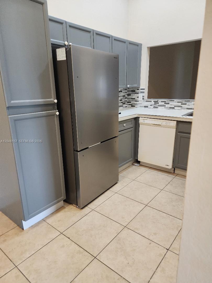 4740 Sw 14 Property Photo 2