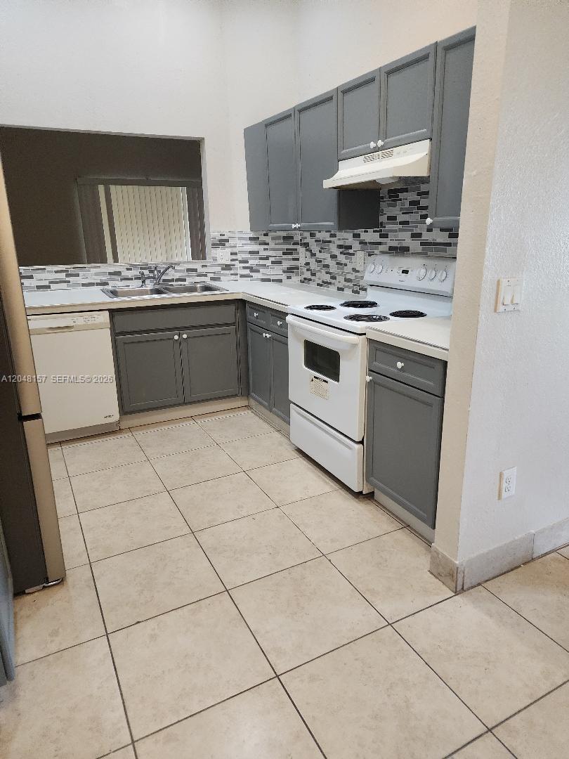 4740 Sw 14 Property Photo 10