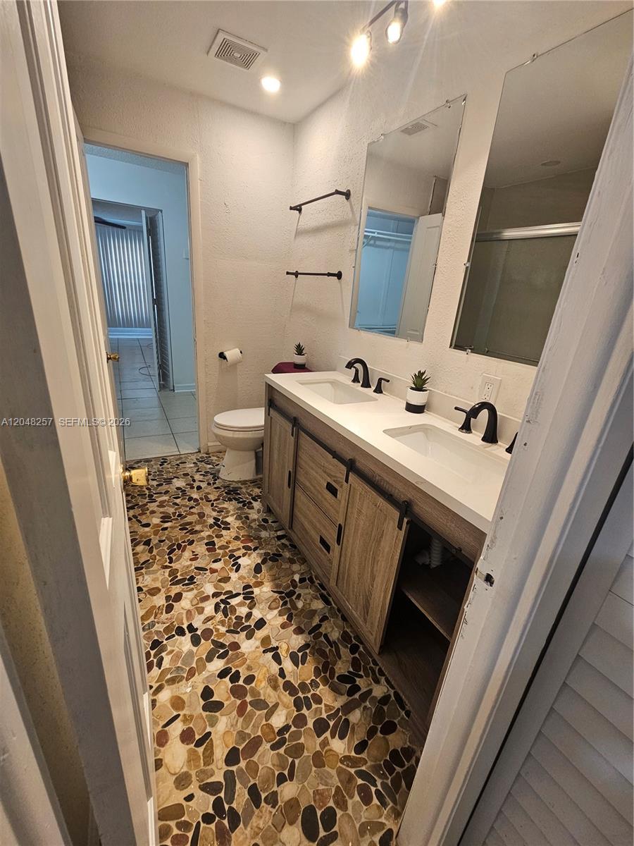 3908 Nw 213th Street Property Photo 14