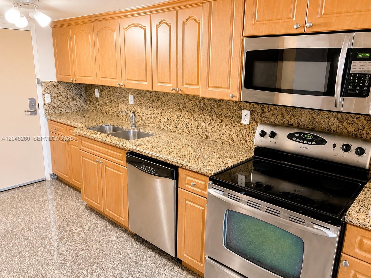 19201 Collins Avenue 441 Property Photo 5