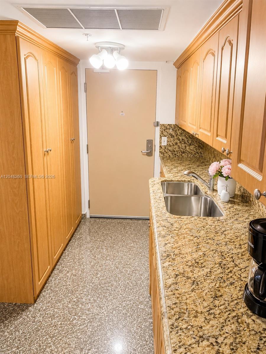 19201 Collins Avenue 441 Property Photo 10