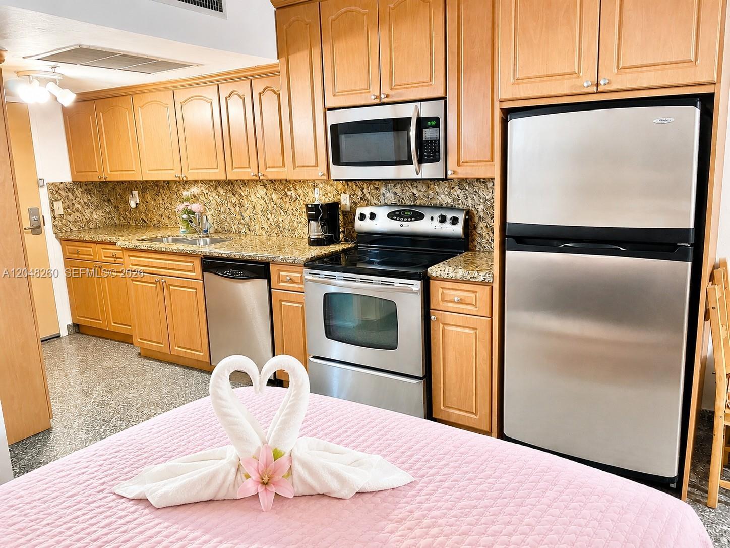19201 Collins Avenue 441 Property Photo 12