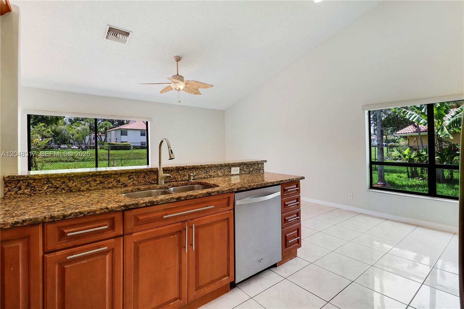 9496 Sun Pointe Drive Property Photo 12