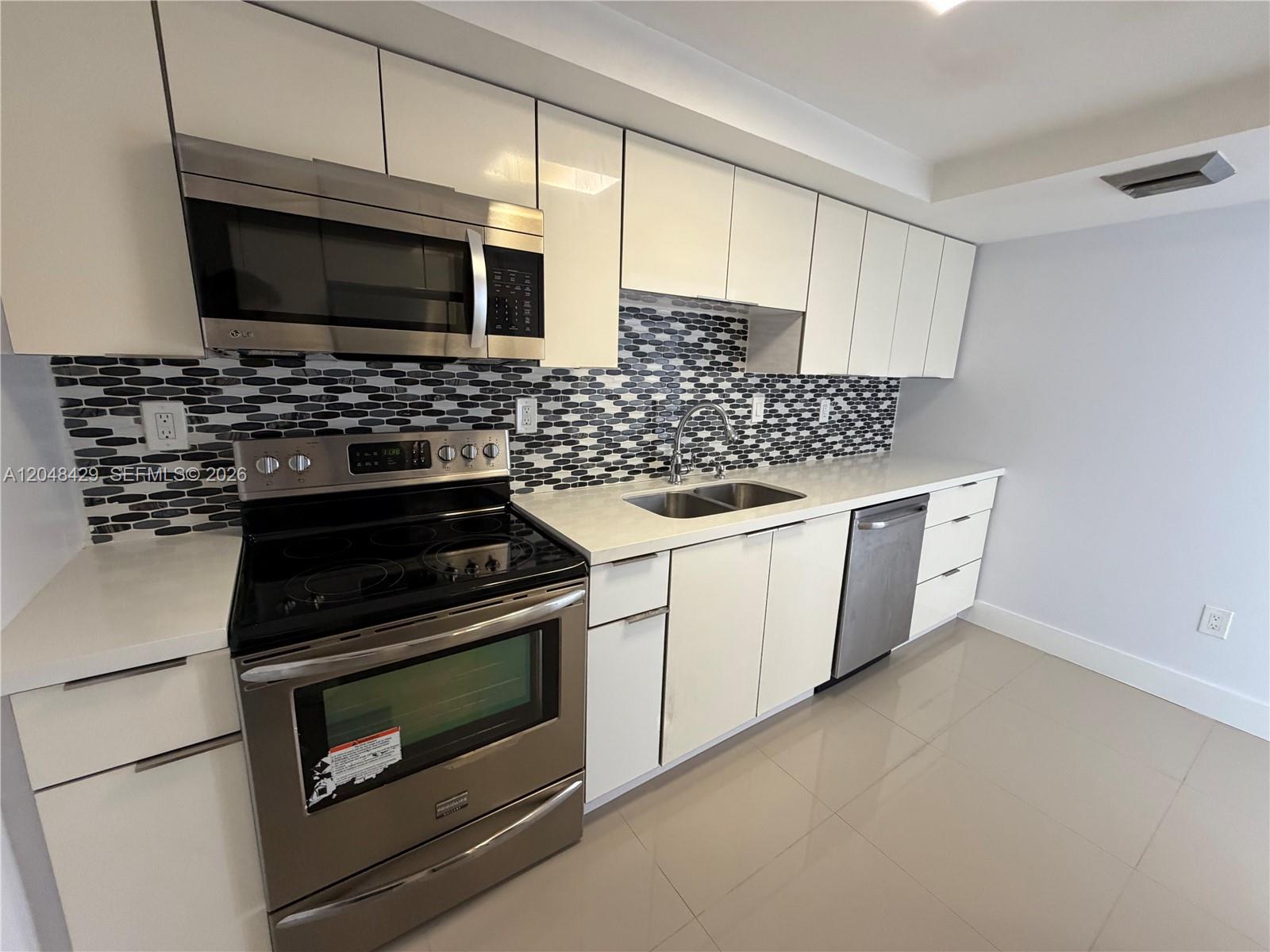 18011 Biscayne Boulevard 1802 Property Photo 11