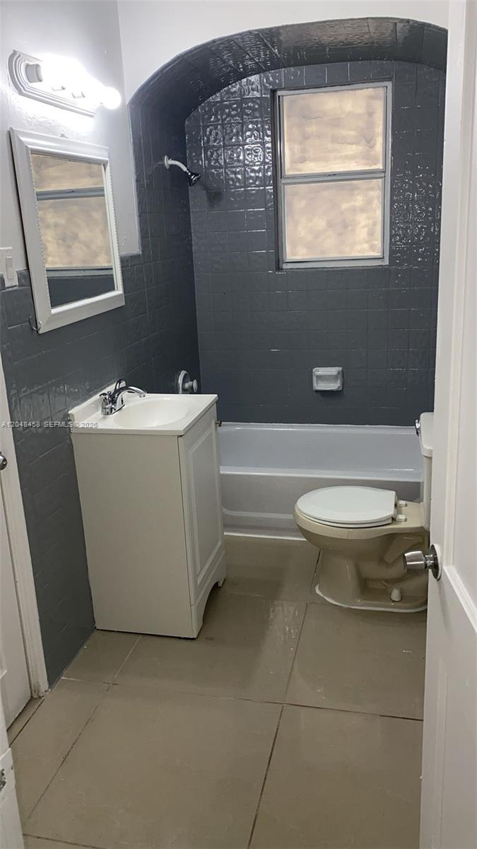 A12048458 Property Photo 16