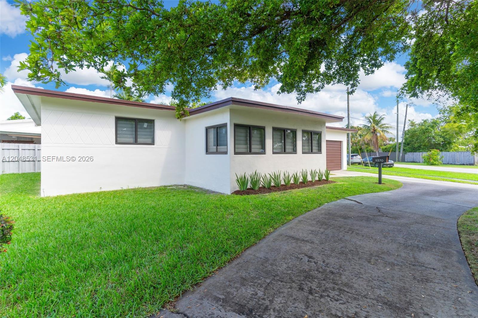 A12048531 Property Photo 3