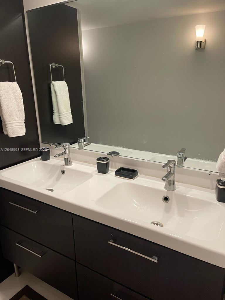 5701 Collins Avenue 1411 Property Photo 10