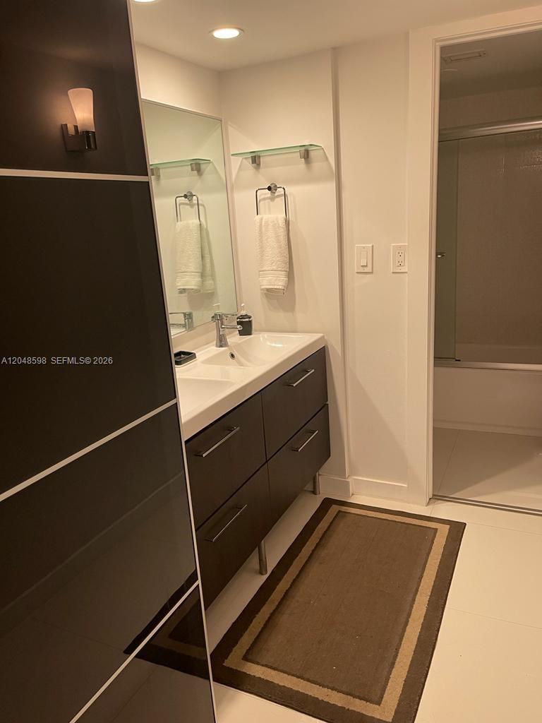 5701 Collins Avenue 1411 Property Photo 11