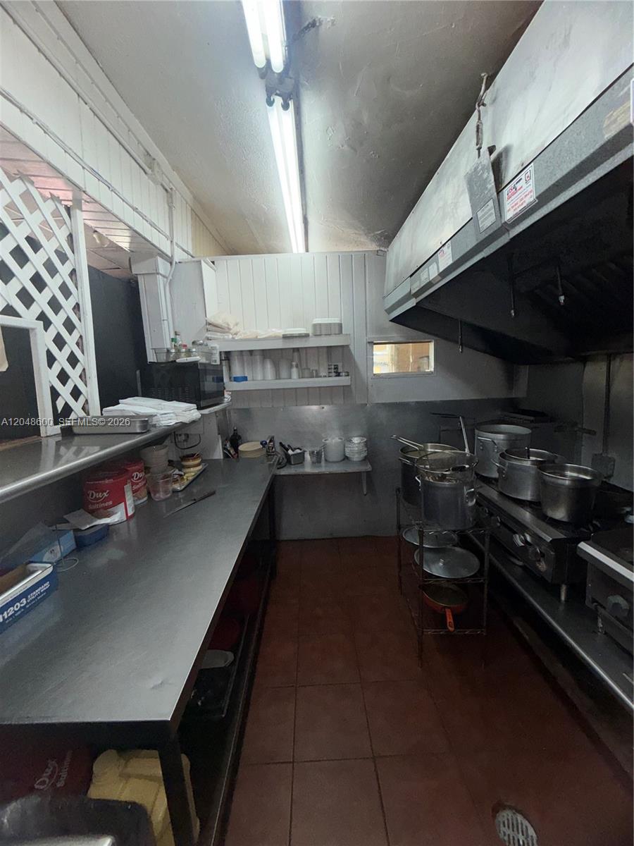 A12048600 Property Photo 7