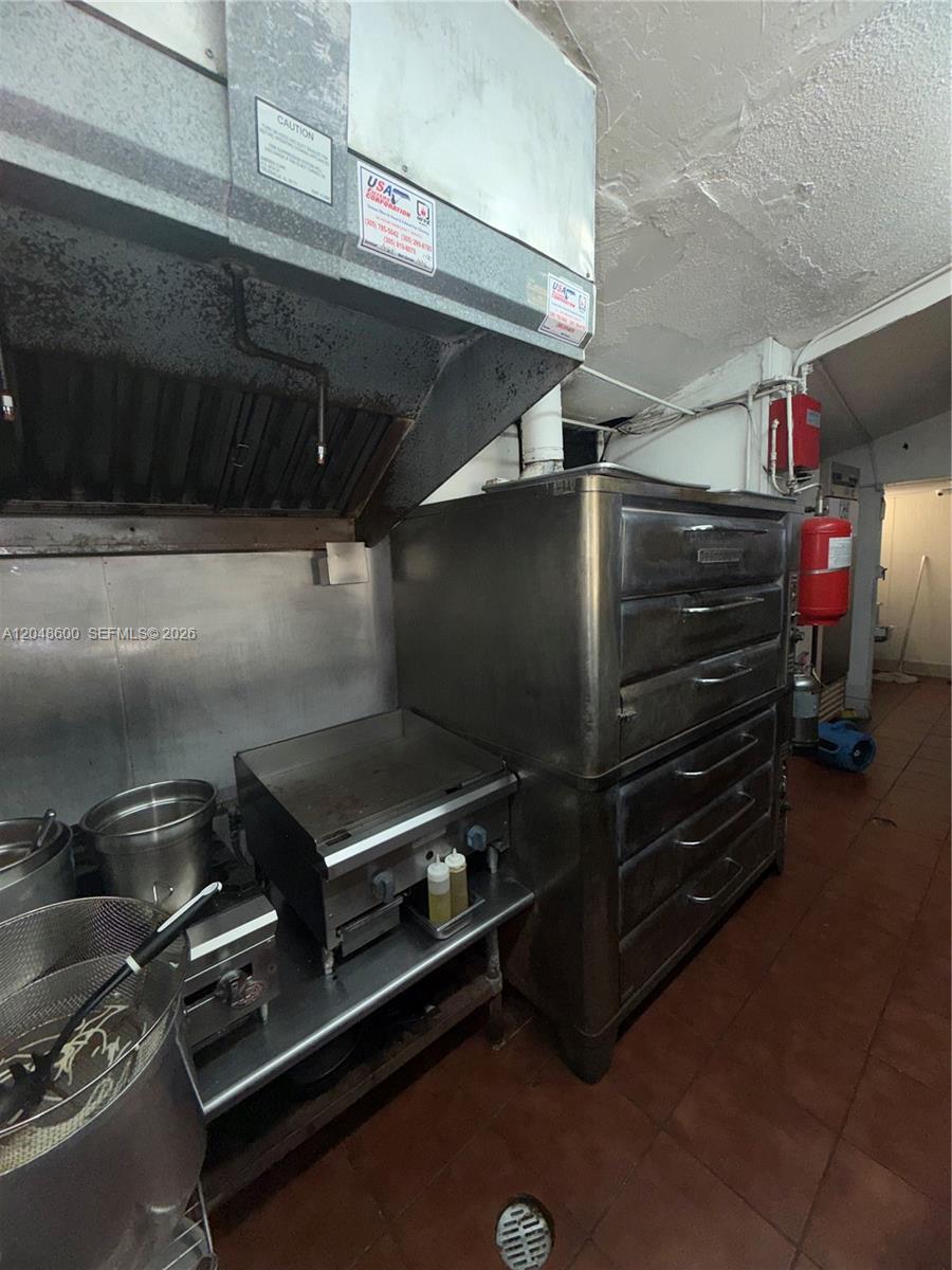A12048600 Property Photo 9