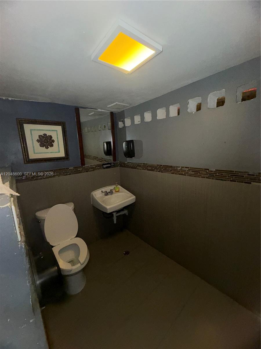 A12048600 Property Photo 15