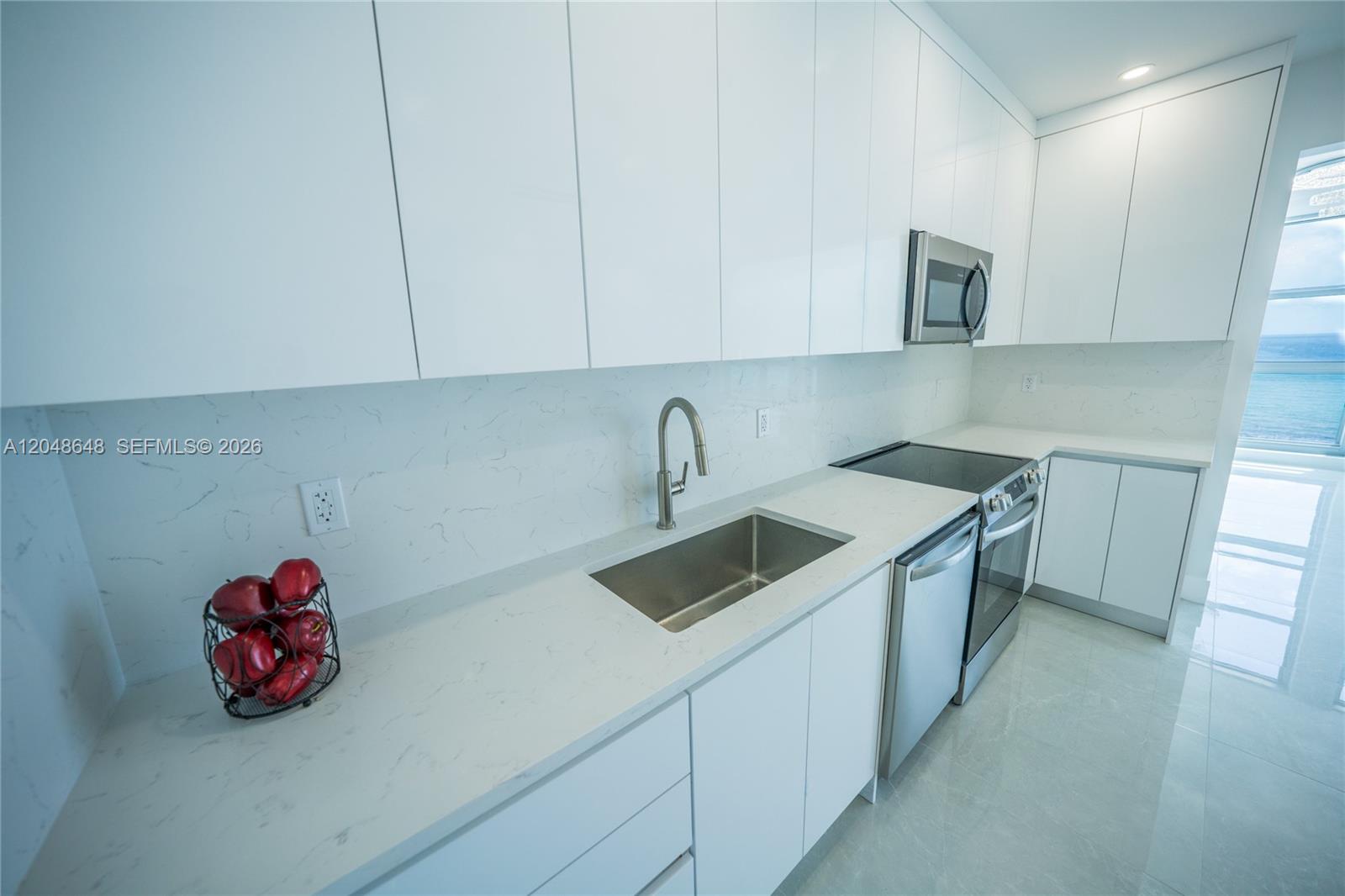 5055 Collins Avenue 14h Property Photo 17