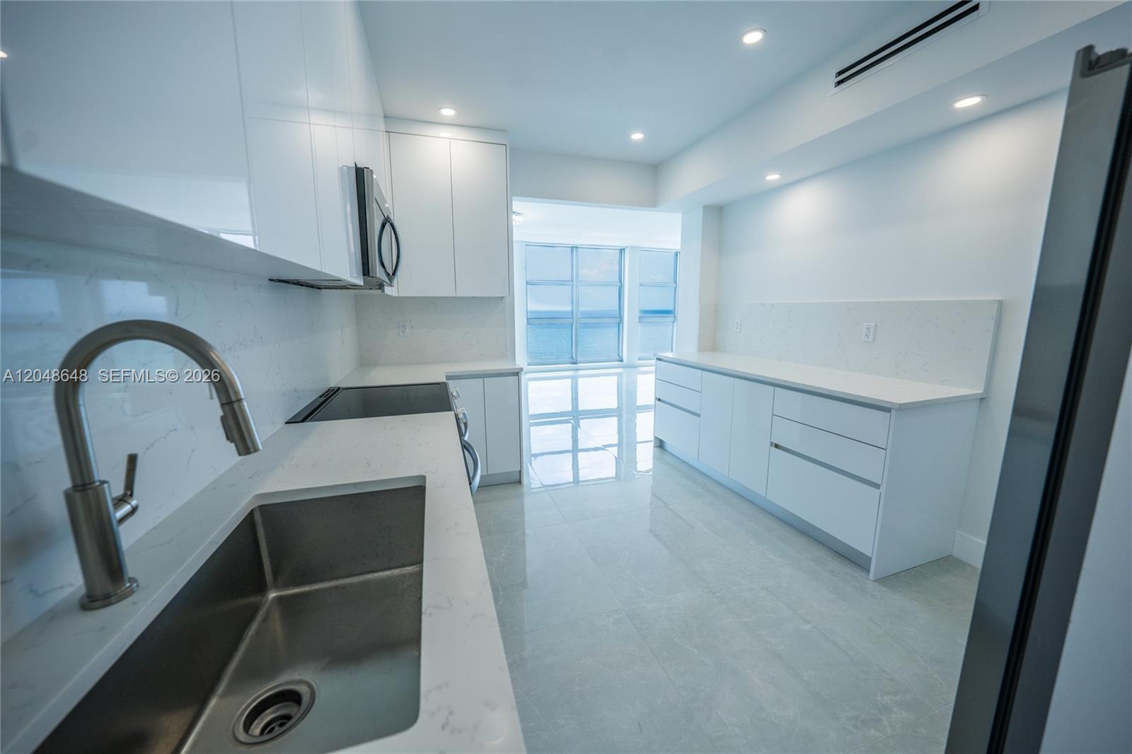 5055 Collins Avenue 14h Property Photo 18