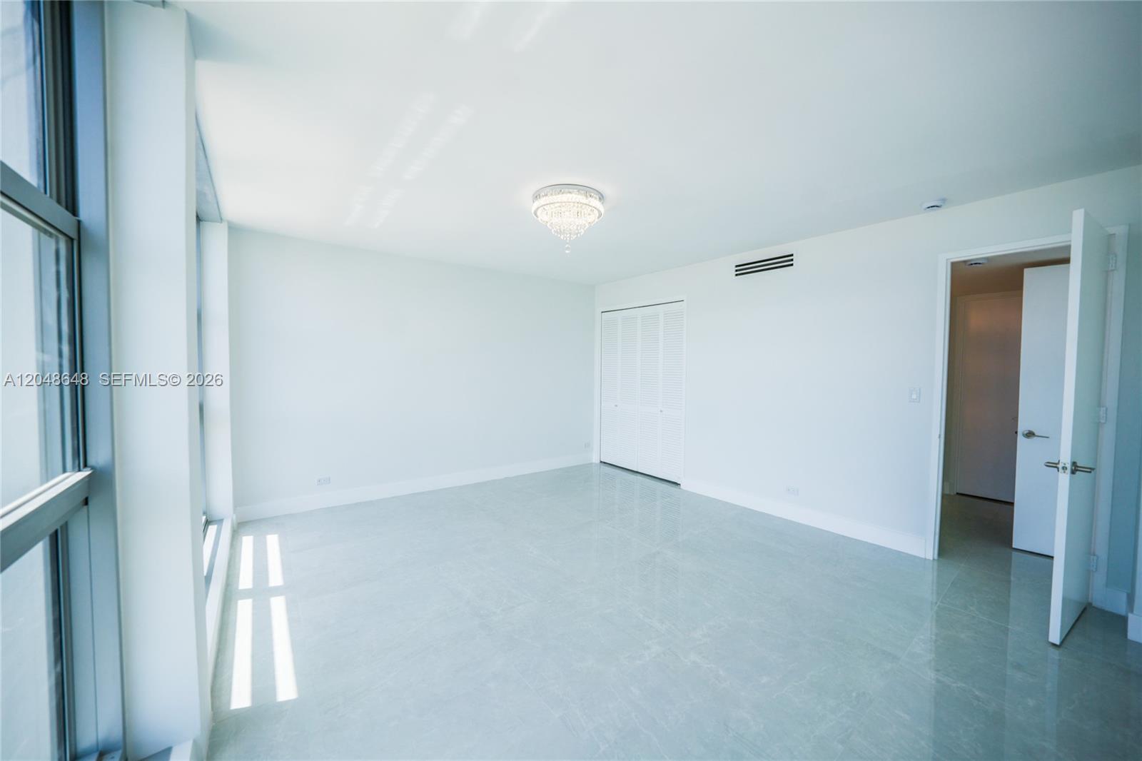 5055 Collins Avenue 14h Property Photo 27