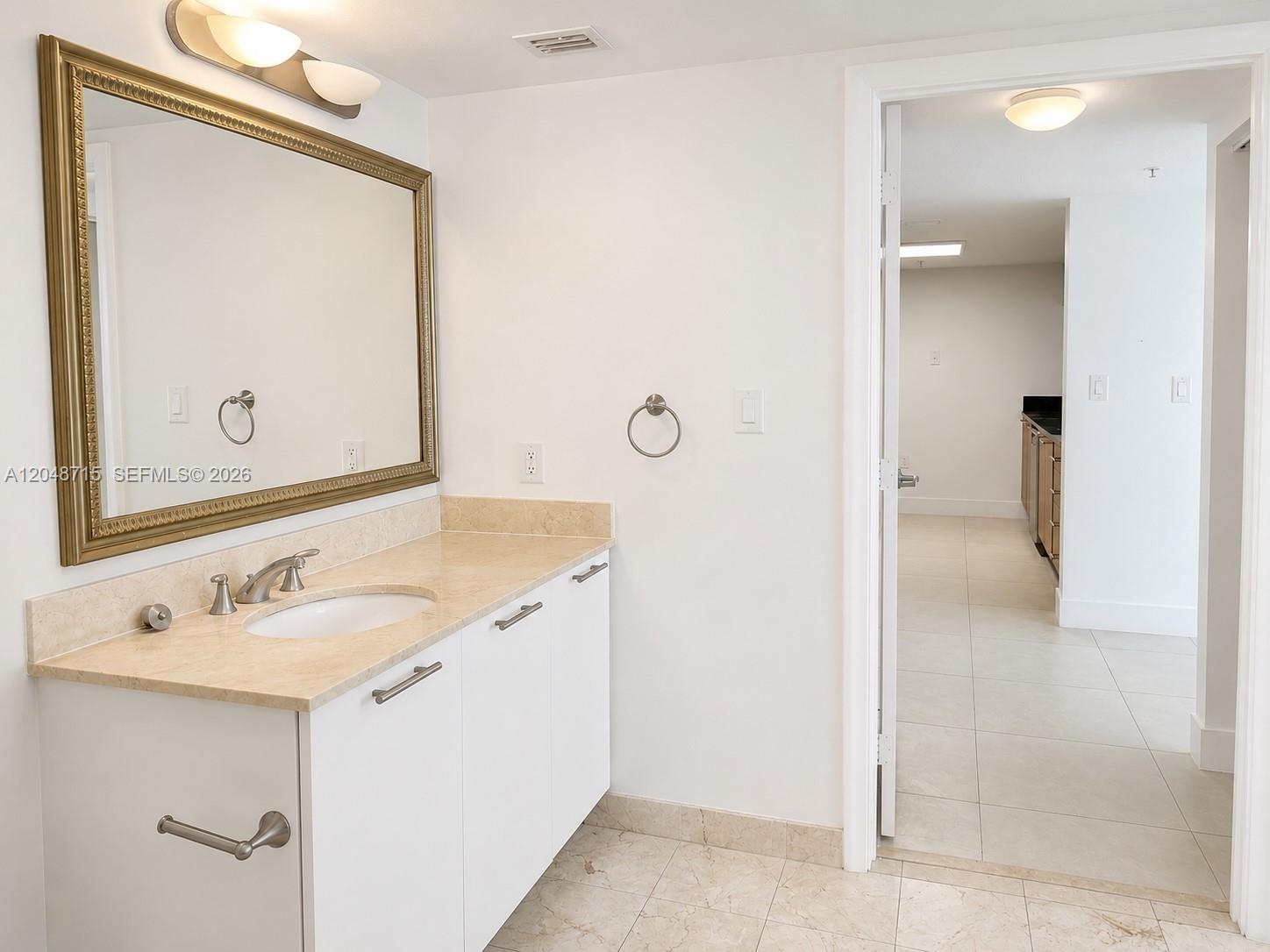 1800 N Bayshore Drive 4102 Property Photo 20