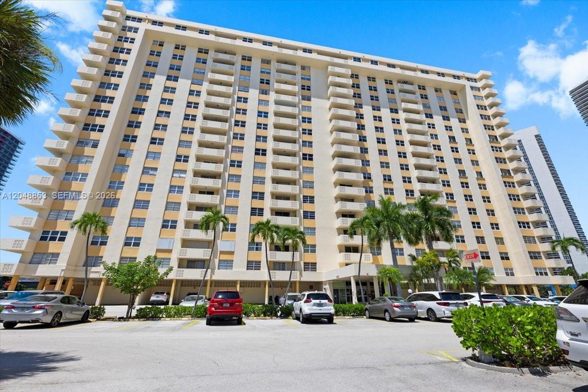 1833 S Ocean Drive 911 Property Photo 2