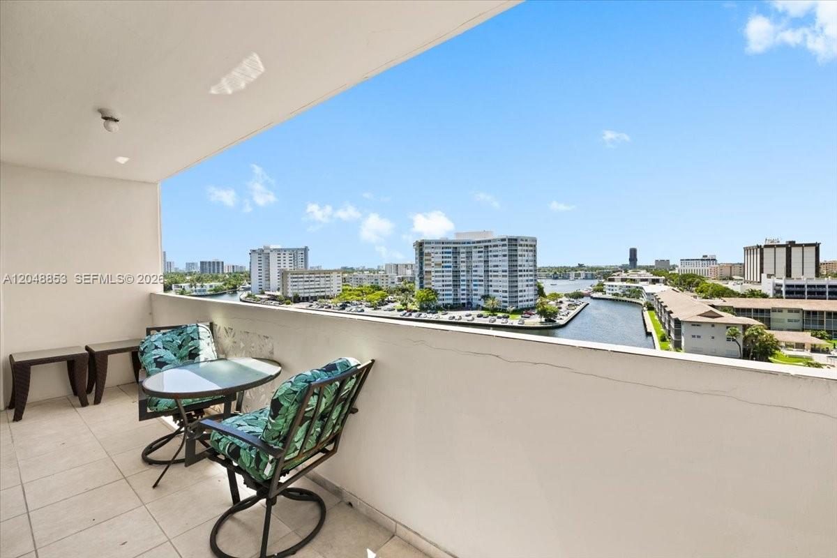 1833 S Ocean Drive 911 Property Photo 16