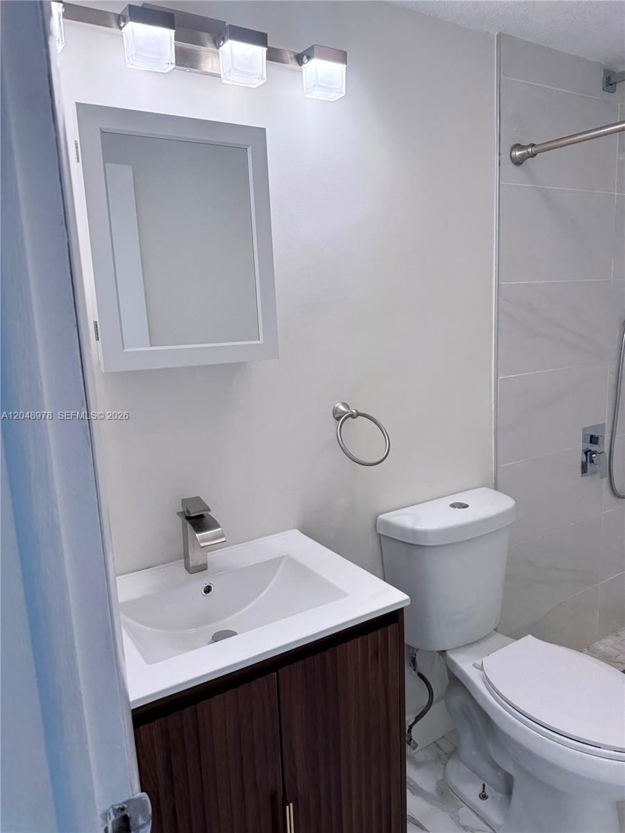 453 Sw 2nd Street 306c Property Photo 11