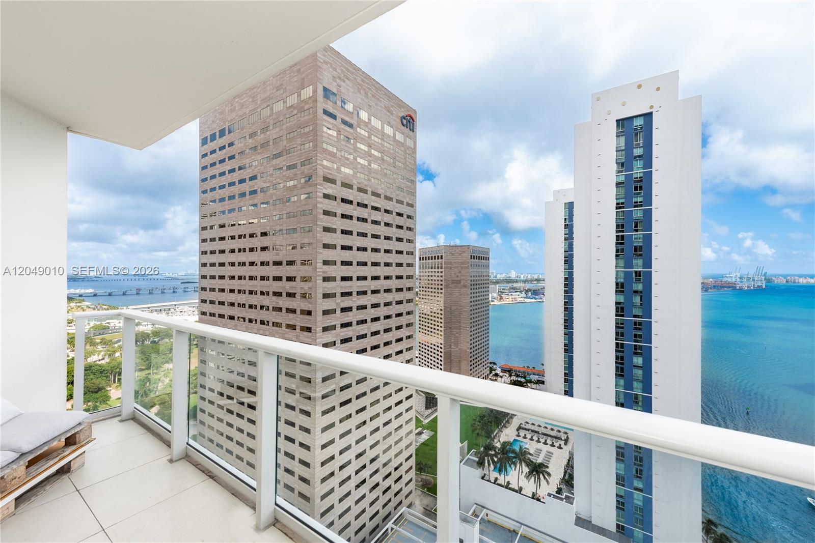 300 S Biscayne Boulevard T-2814 Property Photo 2