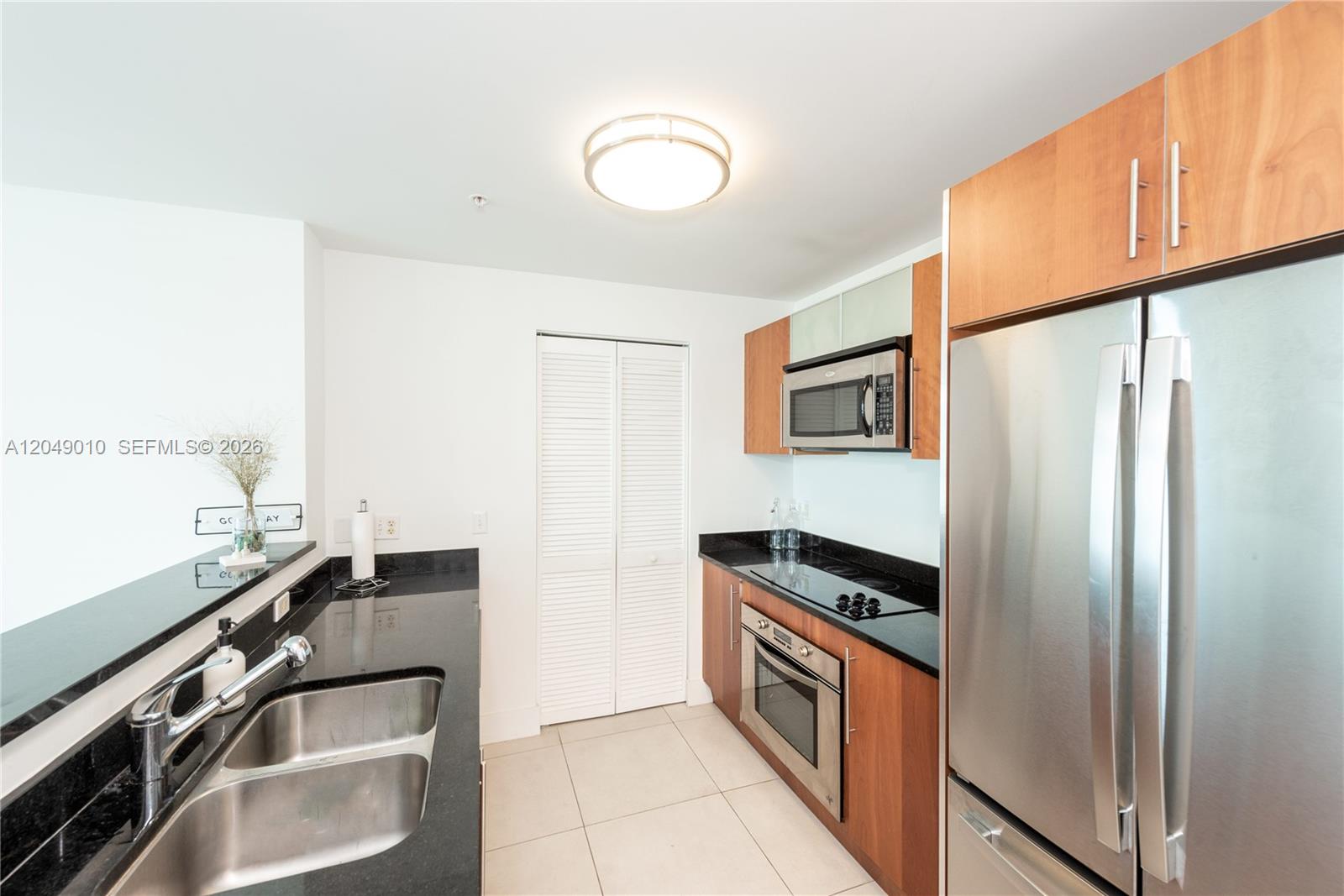300 S Biscayne Boulevard T-2814 Property Photo 7