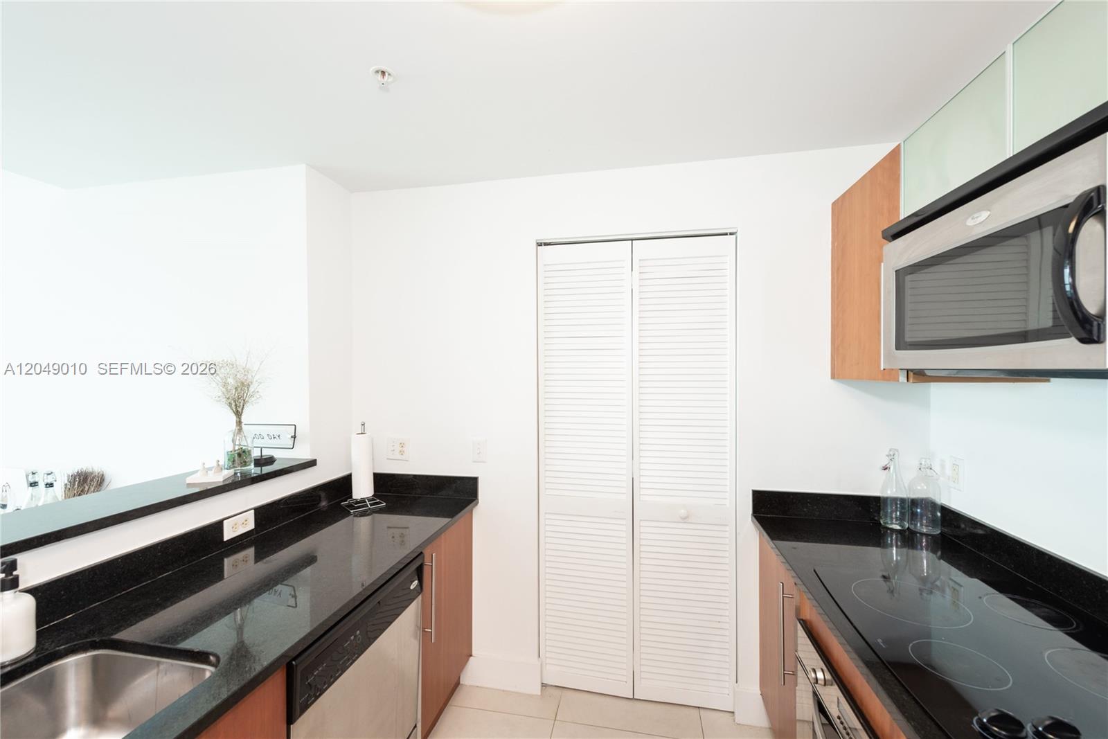 300 S Biscayne Boulevard T-2814 Property Photo 8