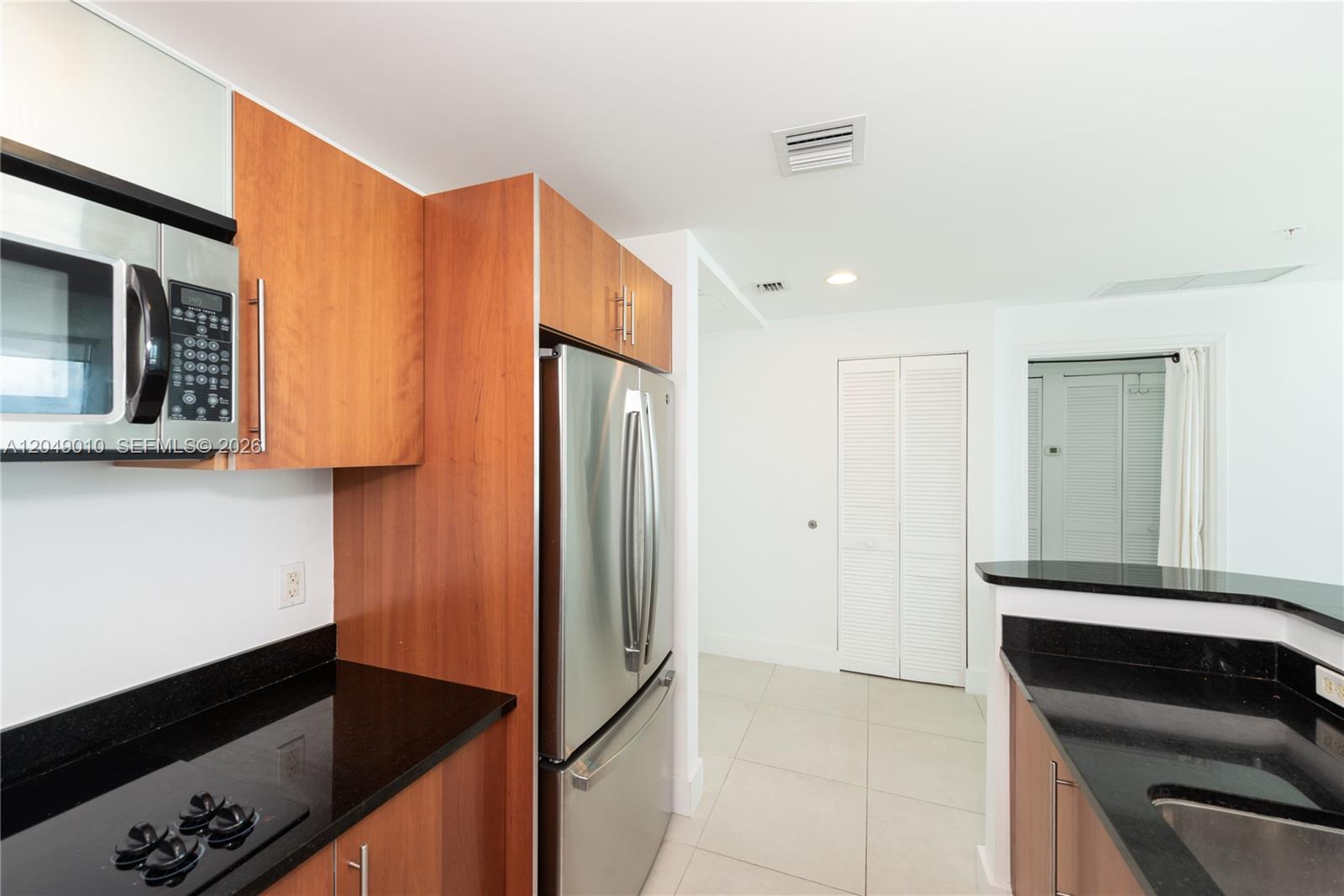 300 S Biscayne Boulevard T-2814 Property Photo 9