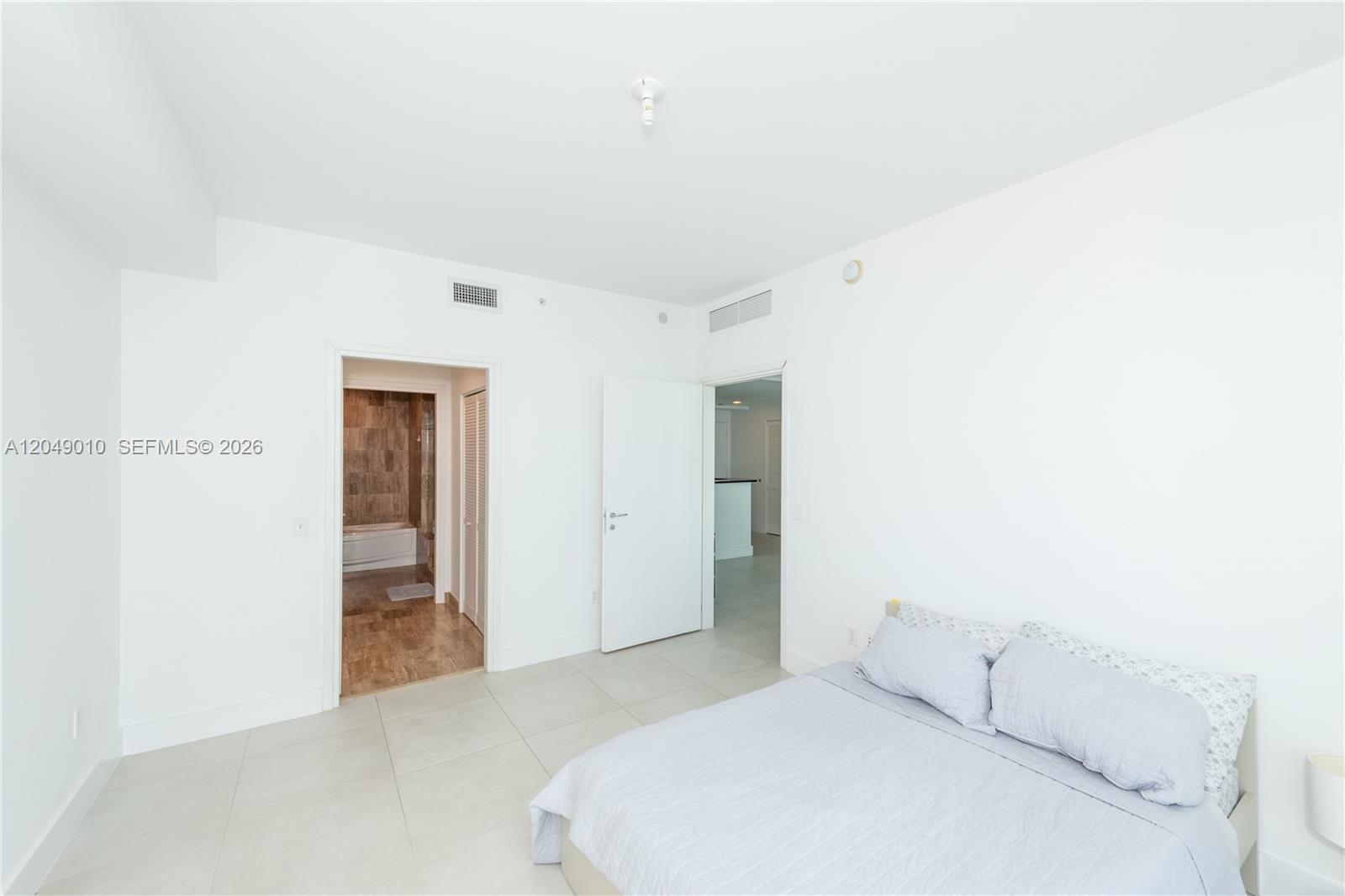 300 S Biscayne Boulevard T-2814 Property Photo 12