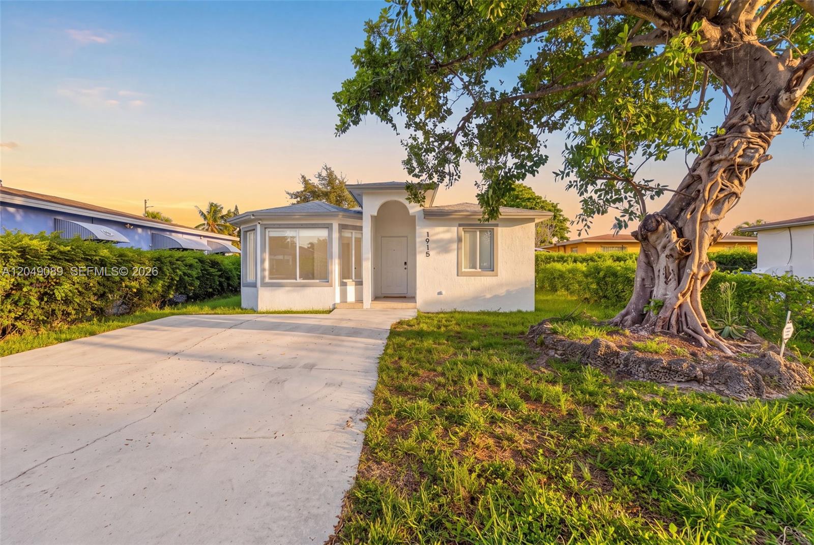 A12049089 Property Photo 2