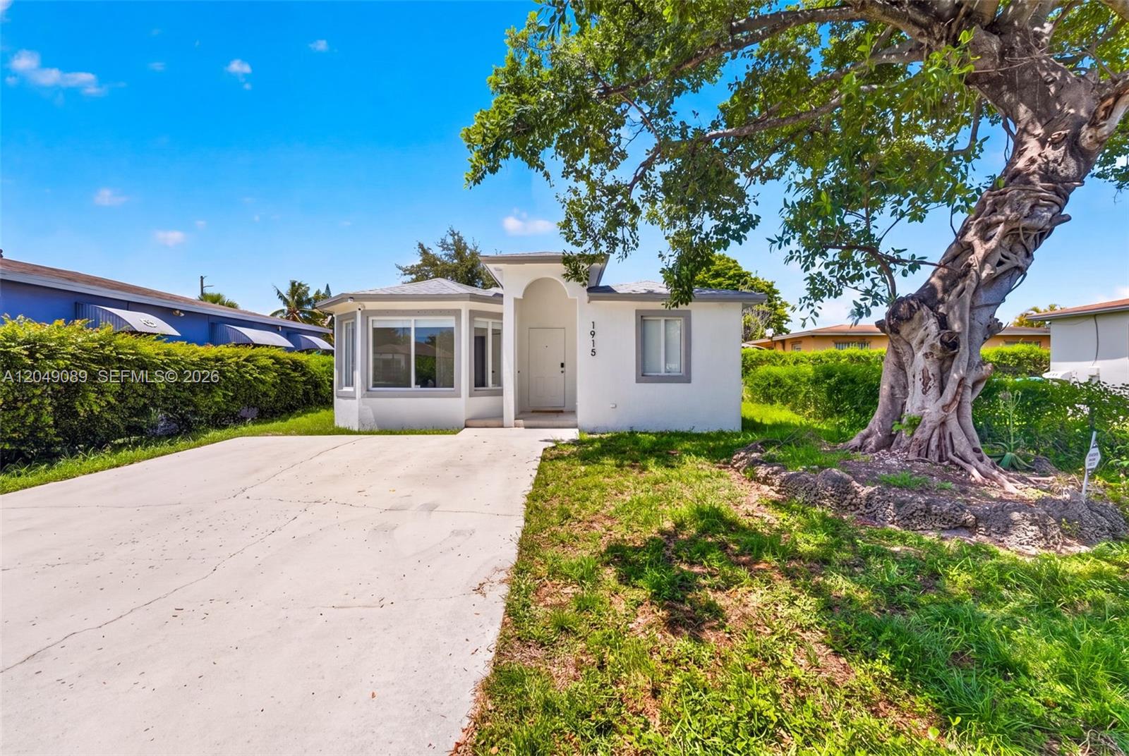 A12049089 Property Photo 3